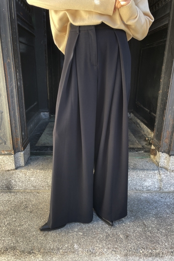 OAK + FORT  A look at the length of our Cropped Twill Wide Leg